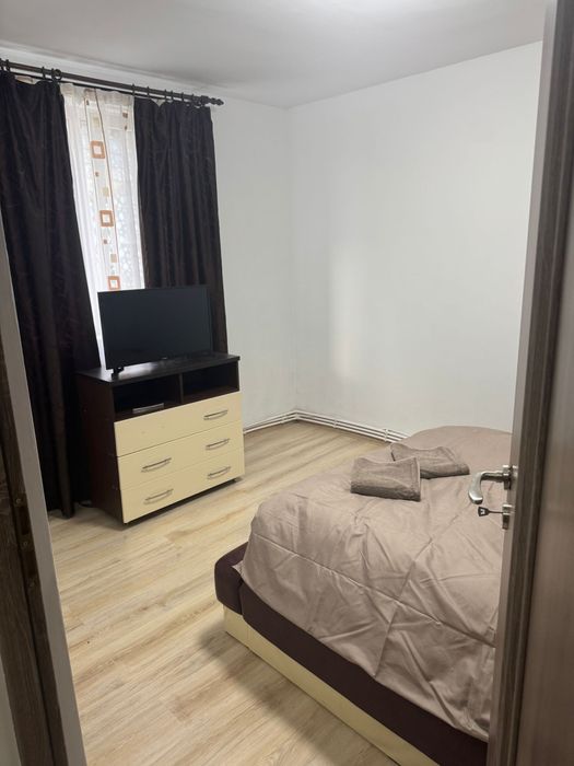 Inchiriez apartament cu 3 camere ! Regim hotelier!Cazare Petrosani !