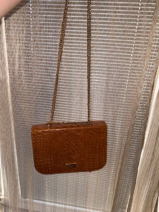 Дамска чанта естествена кожа.