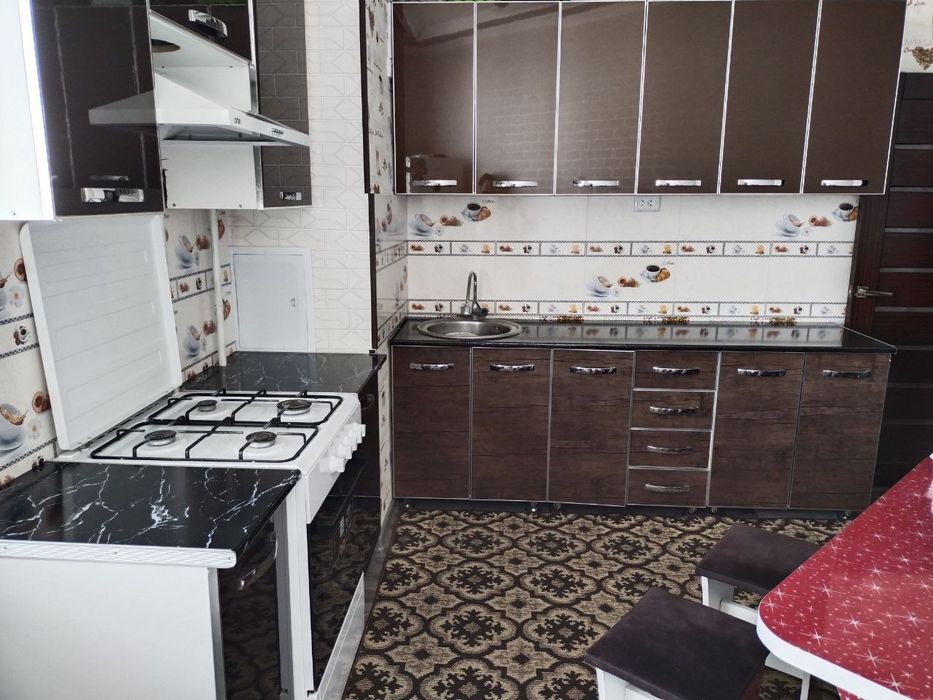 9 микрорайондаги Янги хает уйидан 2 хонали квартира сотилади