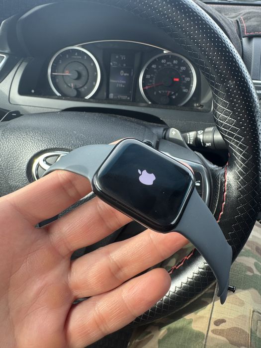 Продам APPLE WATCH SE2 46mm черный