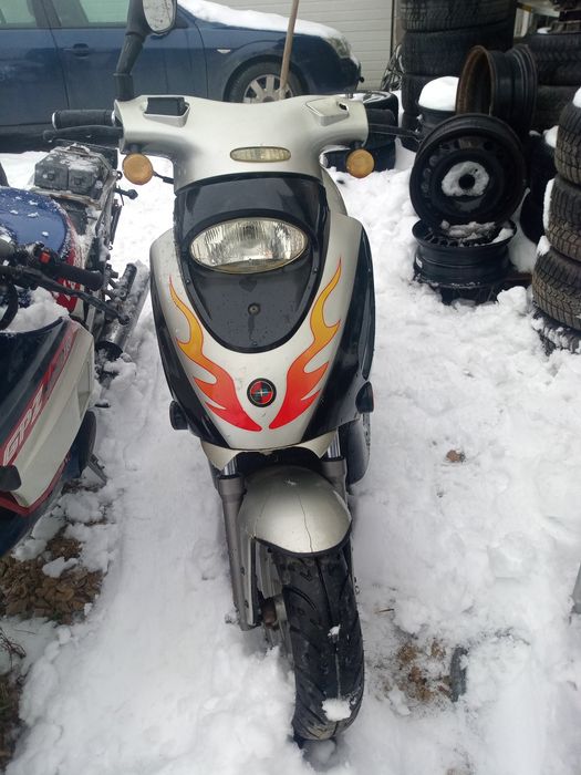 Vând scutere defecte