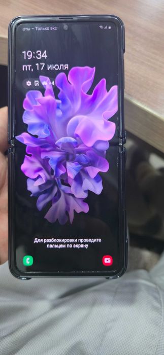 Samsung Galaxy Z Flip 256GB ideal holatda sotiladi
