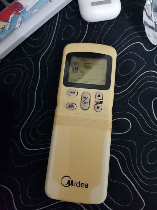 Климатик Midea..