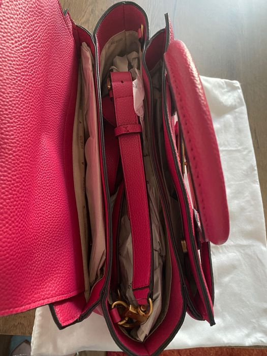 Geantă Nouă, Guess