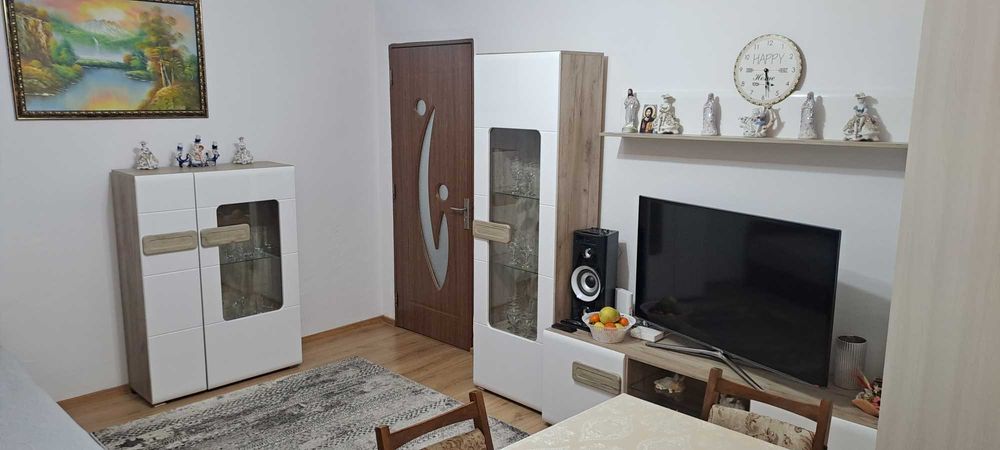 Vand apartament cu doua camere