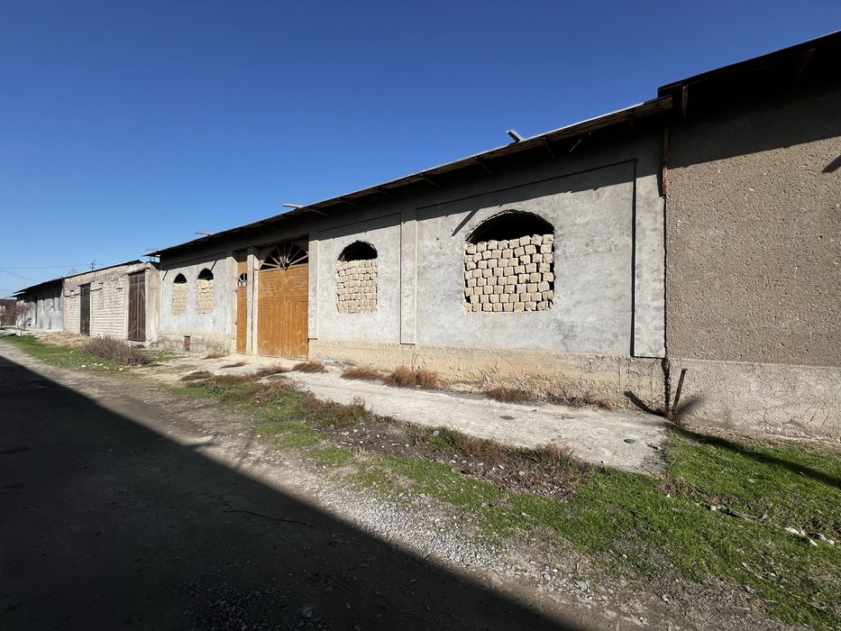 6 Sotiq Hovli Uy va podval bilan