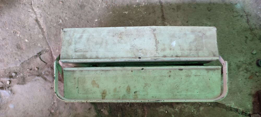 Lada de scule metalica