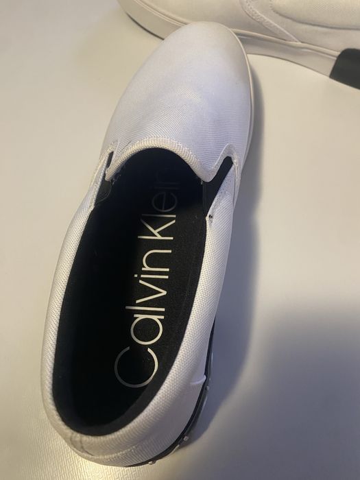 Vand adidasi ck noiii marimea 44