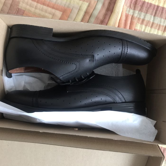 Налични  .  Обувки  от  естественна  кожа  / номер  44  на  дупки    .