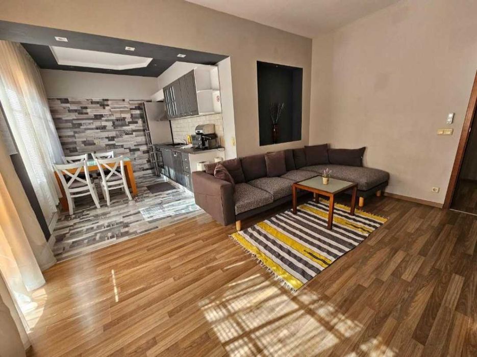 Дава се под наем Тристаен апартамент в Варна, Автогара - 92 кв.м за 847.62 € - Снимка #2