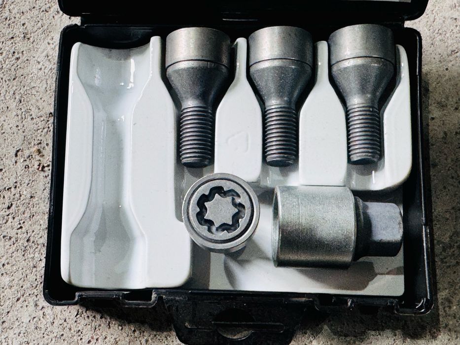 Секретни болтове Fiat Alfa Lancia нови