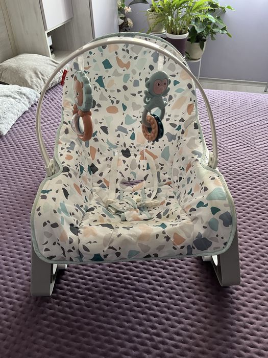 Шезлонг Fisher Price в много добро състояние.