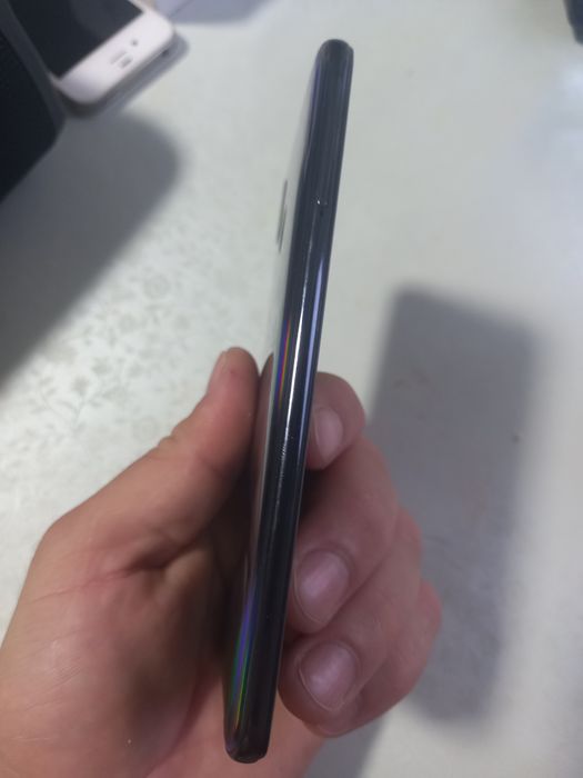 Samsung A40 folosit dar în regula.nu are spărturi sau zgarieturi.200 lei