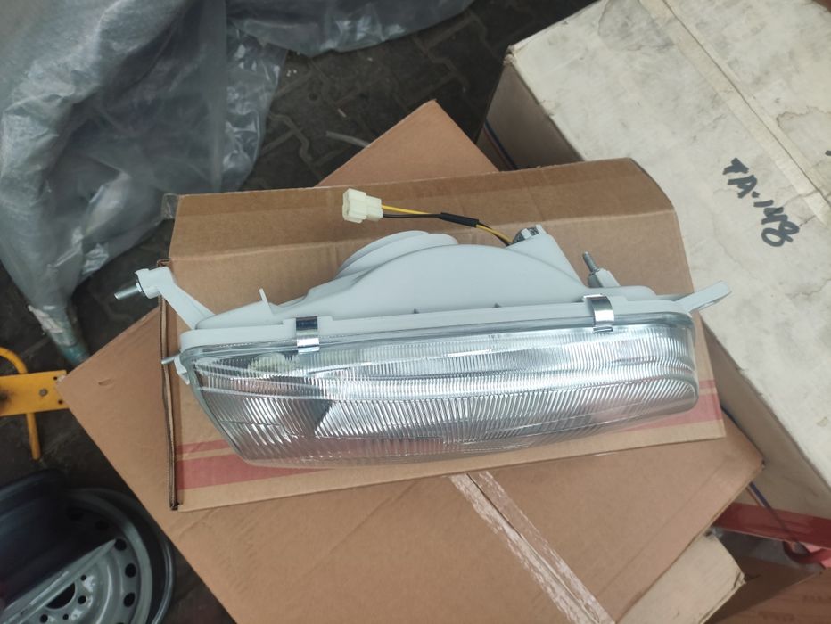 Митсубиси лансер фара дутый