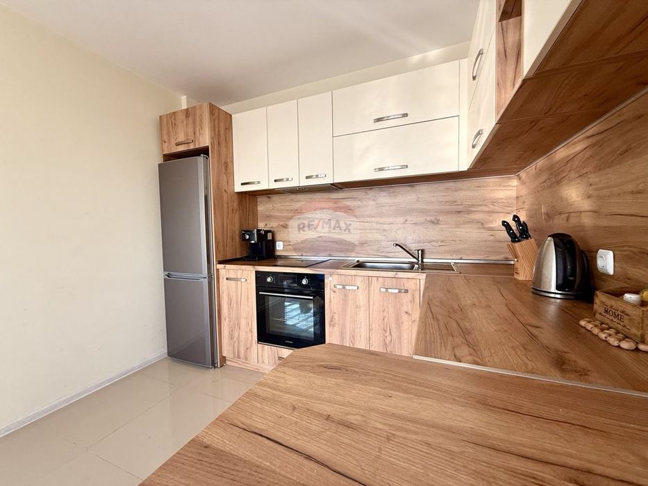 Къща с три спални, двор, барбекю и нескриваема панорамна морска гледк