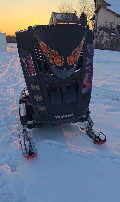 Snowmobil Yamaha Vmax 4 750, motor 4 cilindrii 2 timpi 140 CP