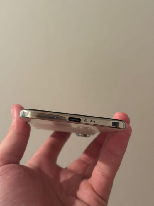 Vând iPhone 17 AIR CA NOU