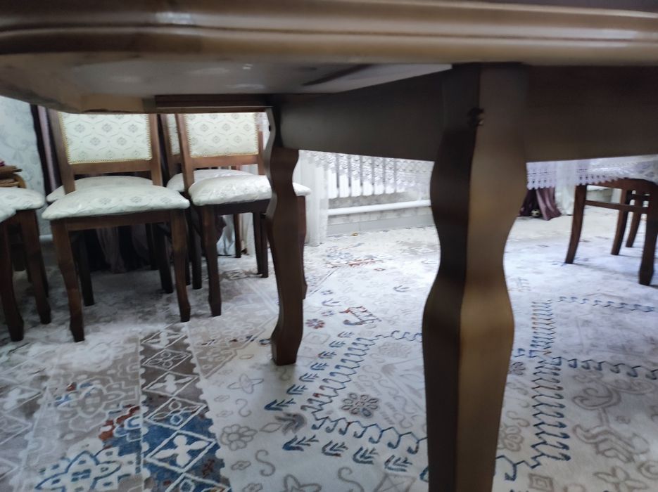 Стол со стулями в отличном состояние