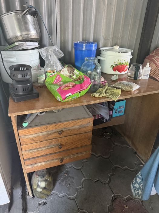 Холодильник, стол даром