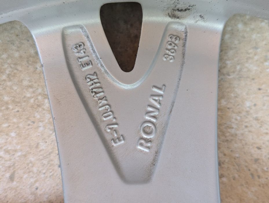 Vând jante aliaj Audi + anvelope vara în condiție foarte buna r17