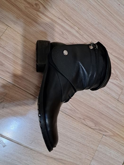 Продам кожанные ботинки