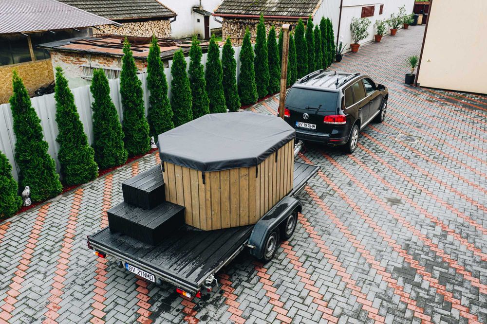 Ciubar cu jacuzzi pe roti de inchiriat