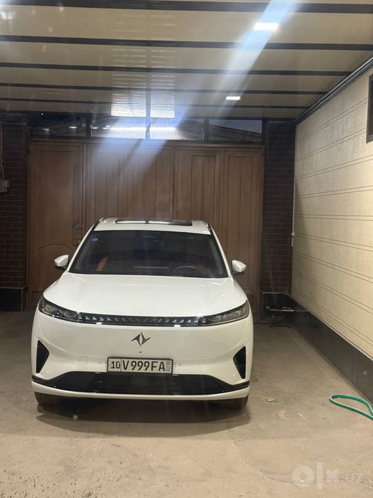 Dongfeng 008  семейный автомобиль 2025