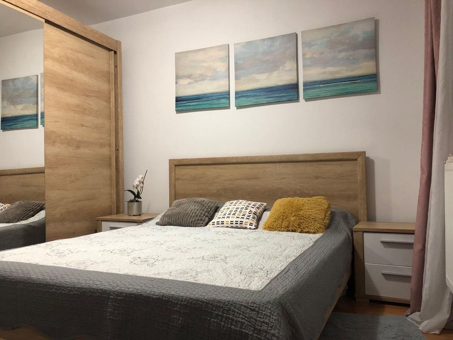 Închiriez apartament cu 3 camere