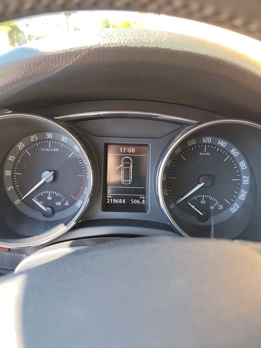 SKODA Superb 2012 — imagine 4