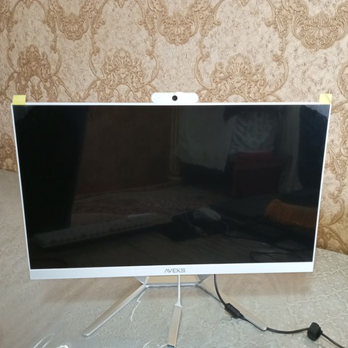 Aveks Monoblok rangi oq.