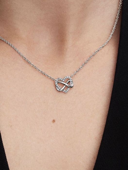 Pandora Колие Безкрайна любов