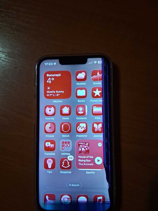 Vând Iphone 13 roșu