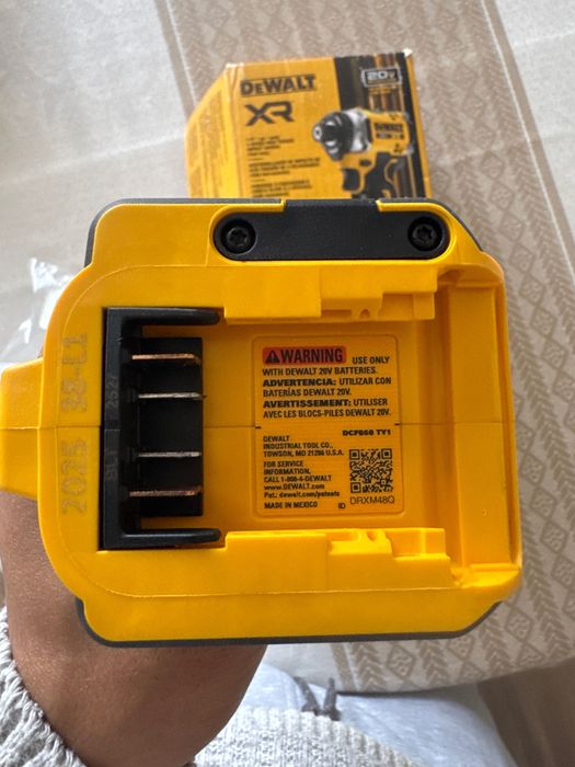 Винтоверт Dewalt DCF 860