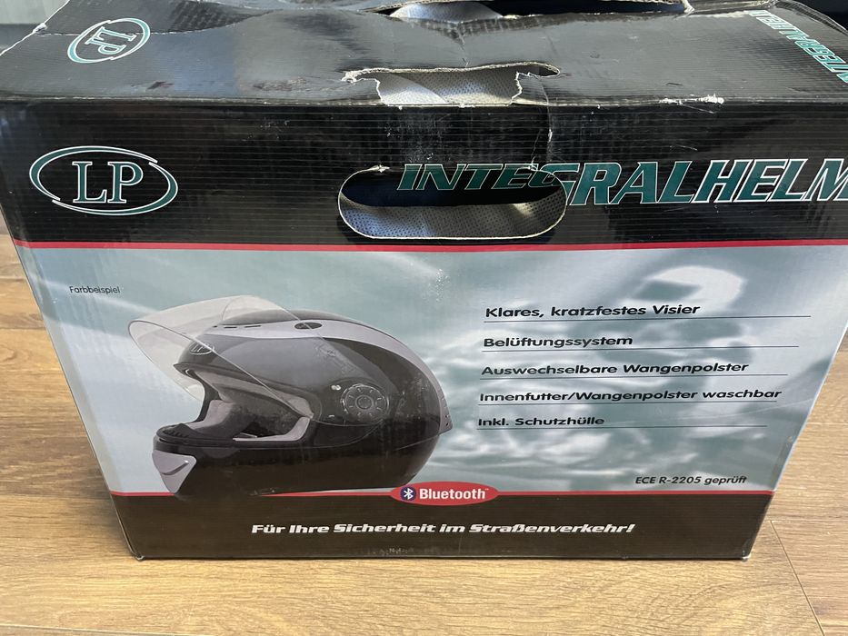 Vând o cască moto LP și 2 căști de scooter toate cu Bloouethot!