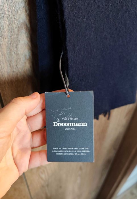 Dressman нов с етикет шал в тъмно синьо от 100 % вълна