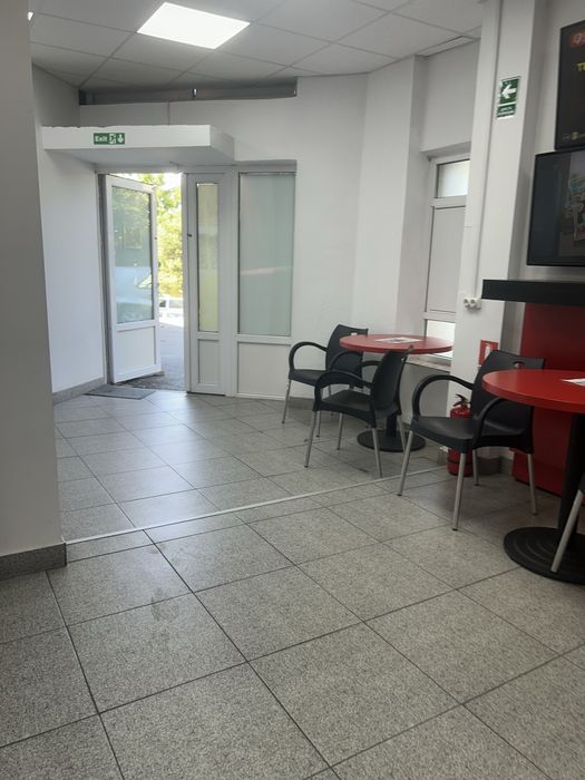 Spatiu comercial din constructie