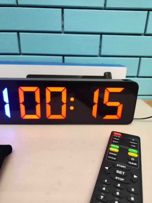 Gym Timer 15" – Дигитален LED стенен часовник с таймер и дистанционно