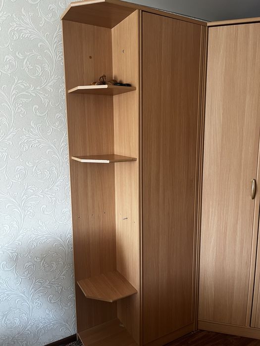 Продам большой шкаф