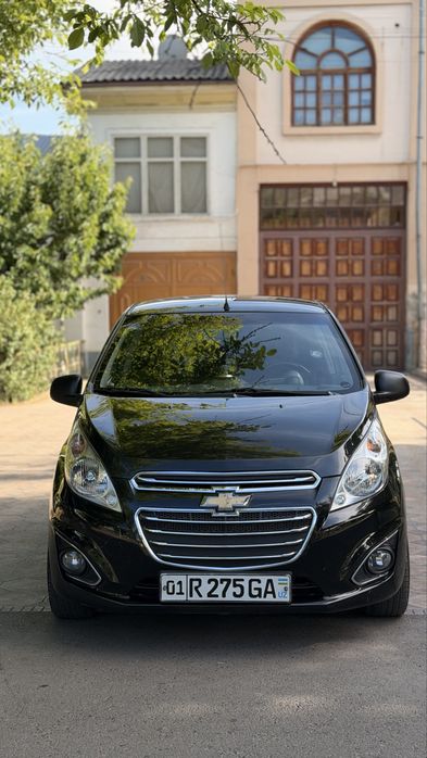 Spark sotiladi qora rang 191000 km