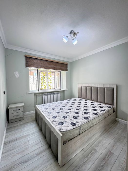 Чиланзар 4. Срочно 3 Х комнатная кирпич.  Метро Мирзо Улугбек