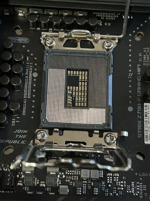Asus Rog Strix Z790-F Gaming Wifi + i5 - 14600KF