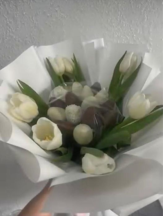 Клубника в шоколаде букет