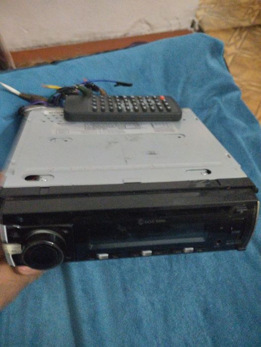Продам автомагнитолу BOS MINI