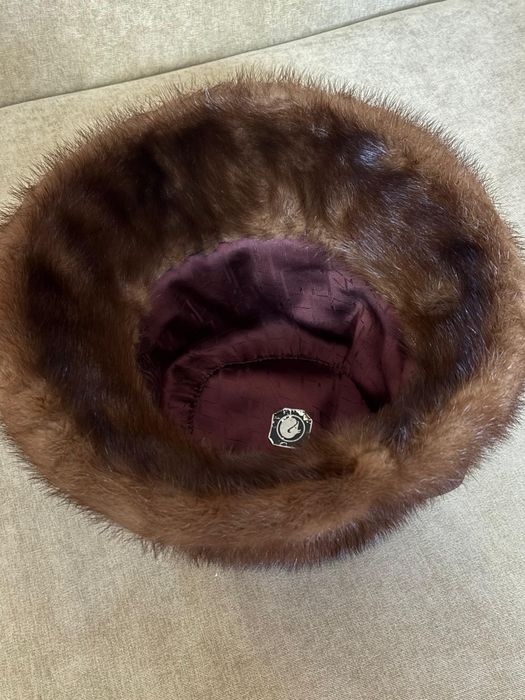 Продам норковые шапки . Цена 5000тг.