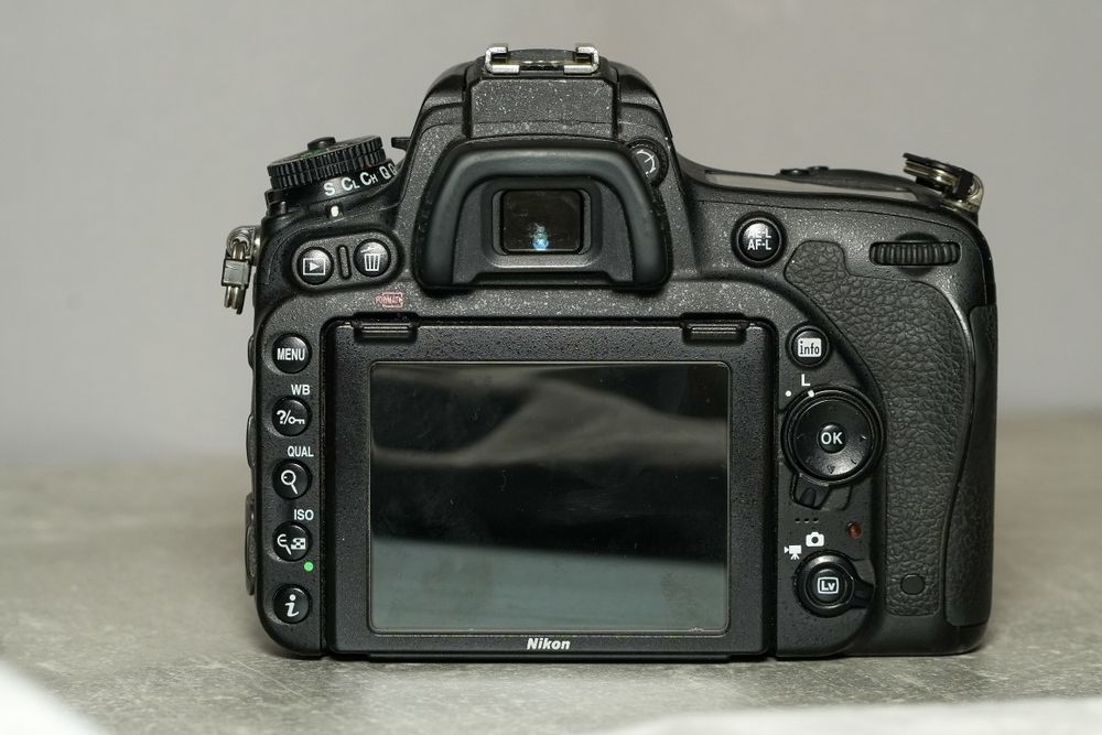 Nikon D750 + 50mm f/1.8G + 2 батерии (Едната НОВА!)