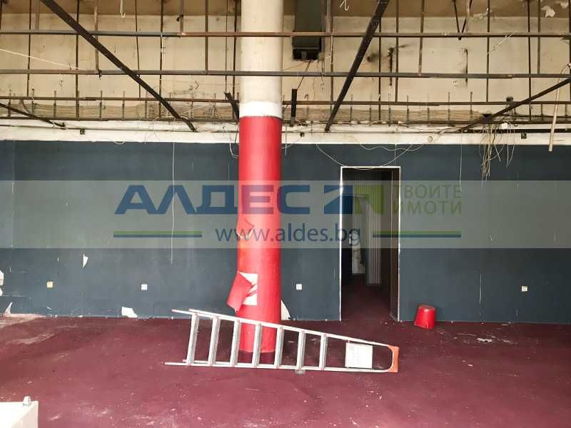 Продава магазин до Лъвов мост