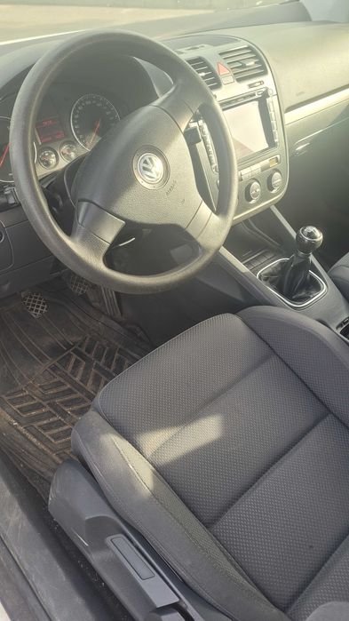 Golf 5 1.6 mpi anul 2005