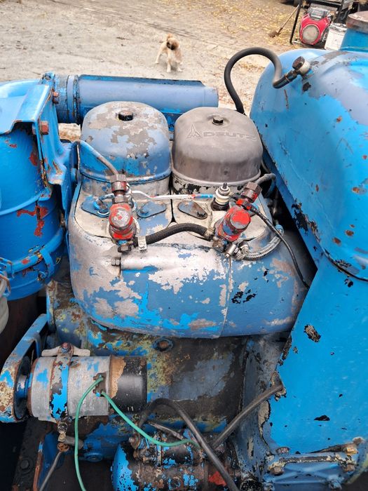 Vând piese motor deutz f1l210 673c 14 10.3k  F21511 F2L712  sau motor complect într-un piston pentru placa compactoare  in 2pentru tractor utilaje