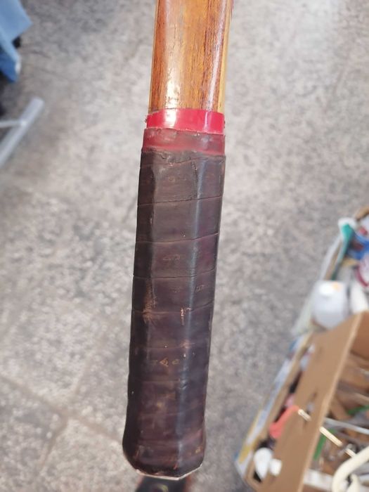 Стара дървена ракета за тенис