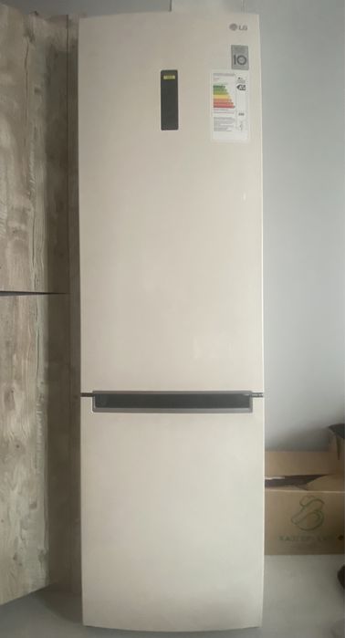 Холодильник LG продам 200000
